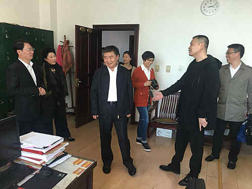 辽宁省委党史研究室到海城市调研党史工作(图1)