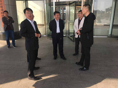 辽宁省委党史研究室到海城市调研党史工作(图2)
